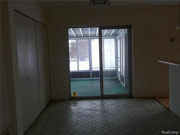 5th image of 547 Darwin St