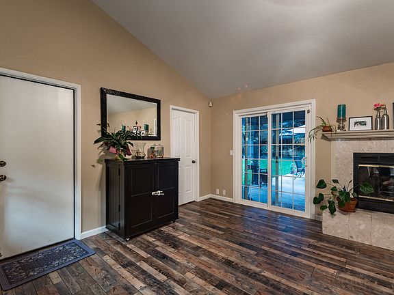 3rd image of 1596 E Omaha Ave