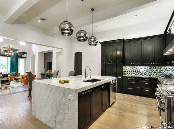 3rd image of 103 Regents Park