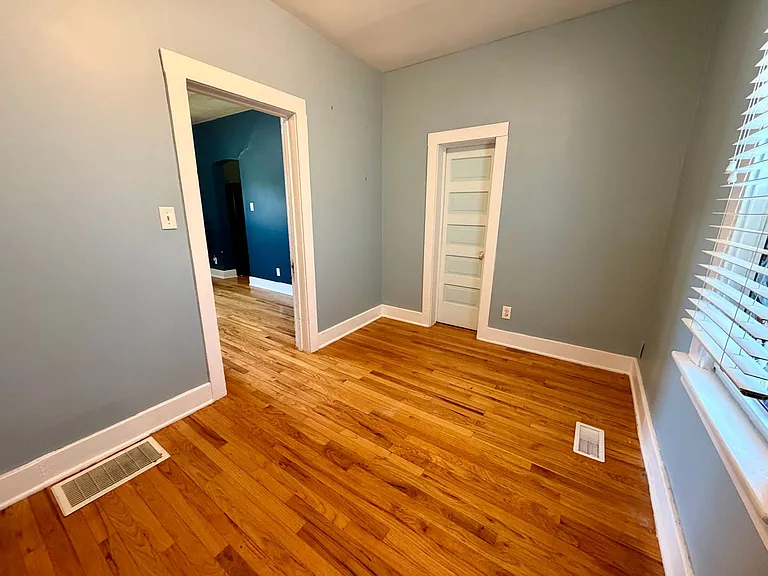 701 W C St — Photo 8