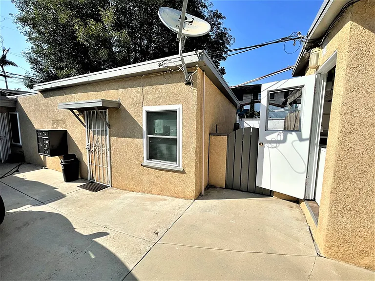 156 W Marquita #C — Photo 10