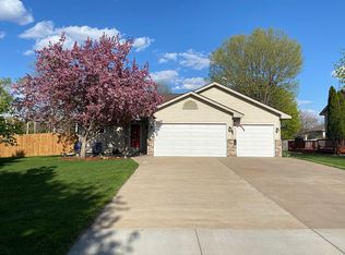 9417 Hallmark Ave S, Cottage Grove, MN 55016