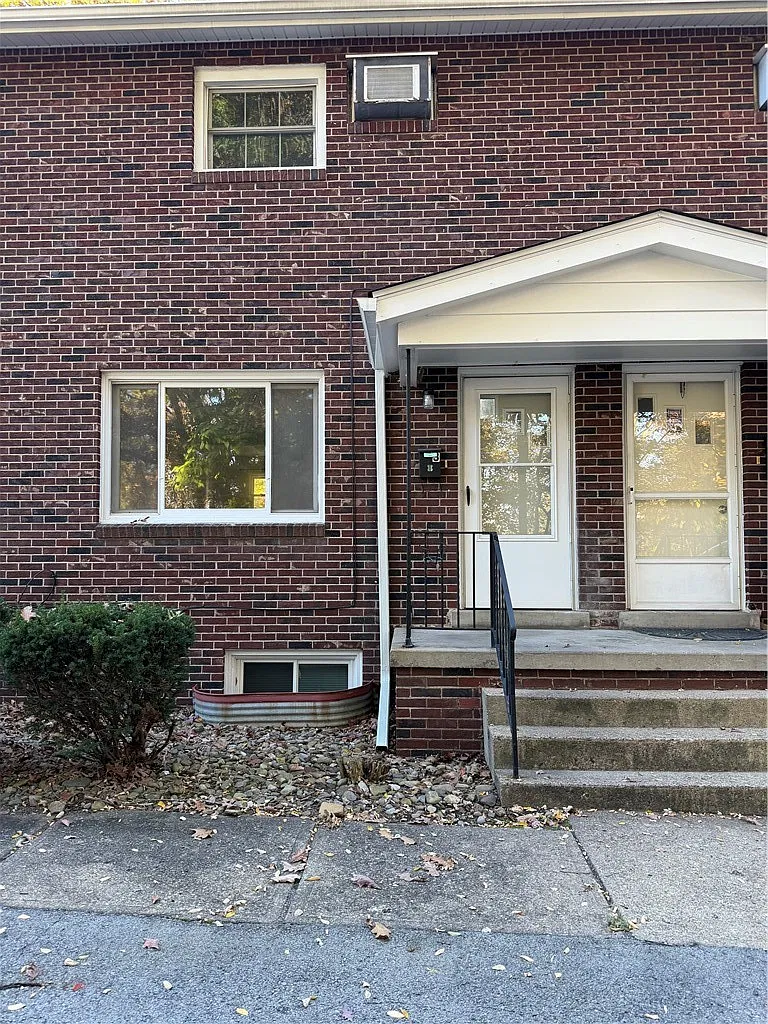 2 bed, $900 — Photo 1