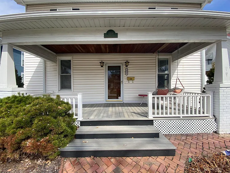 2231 Hampshire St — Photo 2