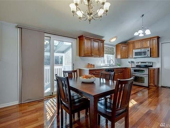 3rd image of 7664 Colony Ct NE