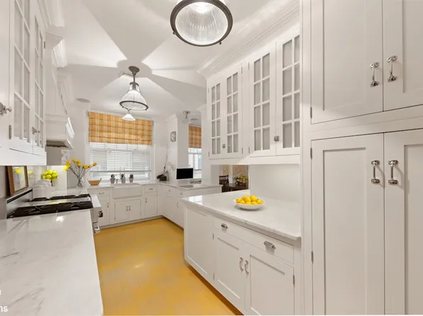 875 Park Avenue image 5 of 11