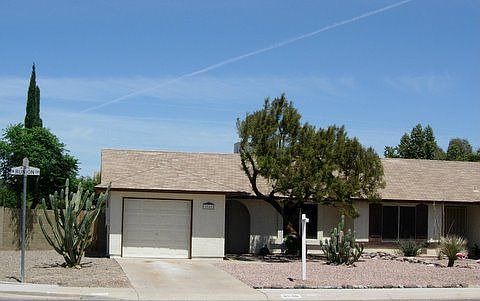 DUPLEX HAS NO HOA