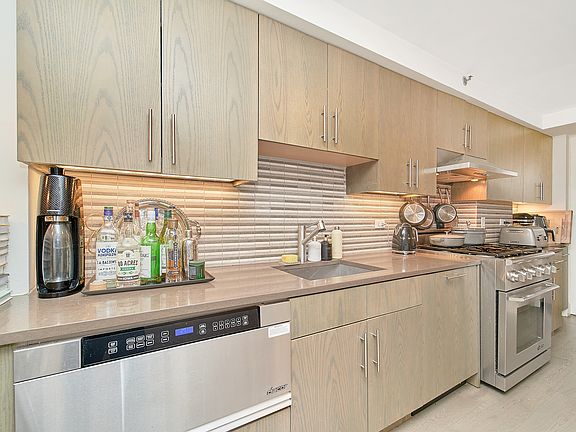 5th image of 67 Liberty St APT 14