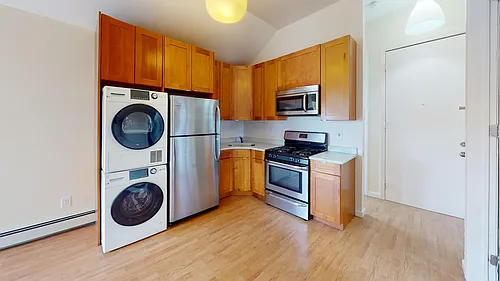 687 Montgomery St #2 Photo 1