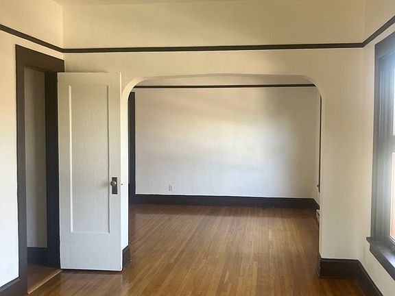 2nd image of 3268 SE Hawthorne Blvd APT 202