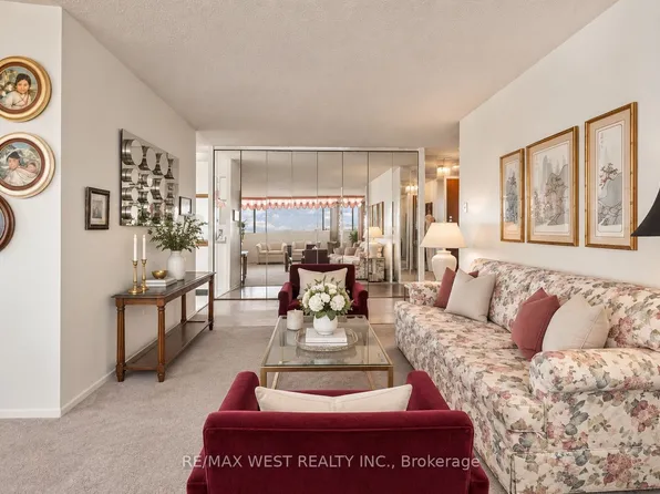 80 Antibes Dr #2702, Toronto, ON M2R 3N5