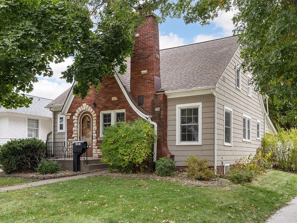 1st image of 2401 D Ave NE