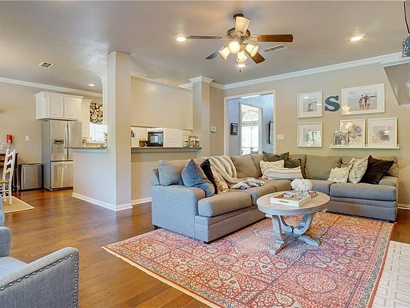 5th image of 208 Autumnwood Dr
