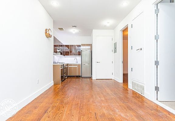 3rd image of 1072 Bergen St #9T