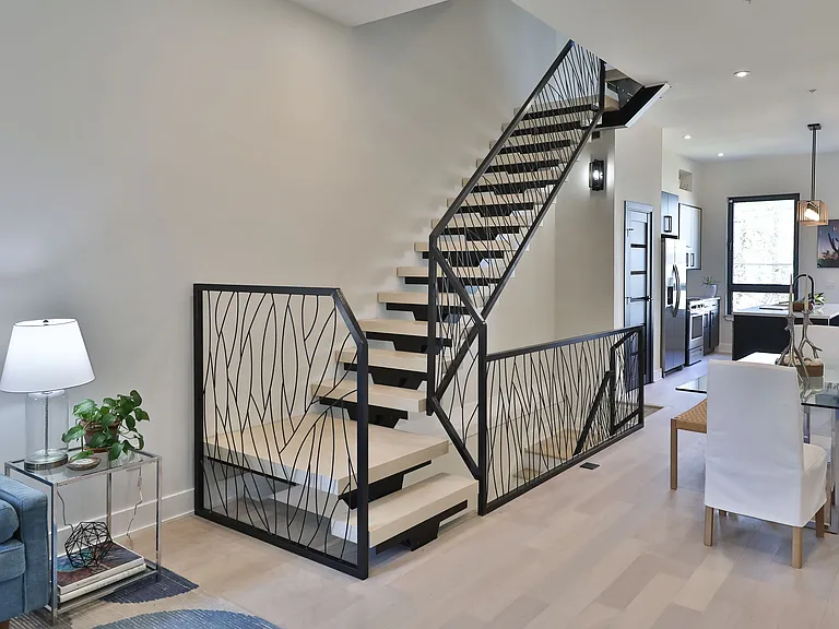 2541 Turner St — Photo 12