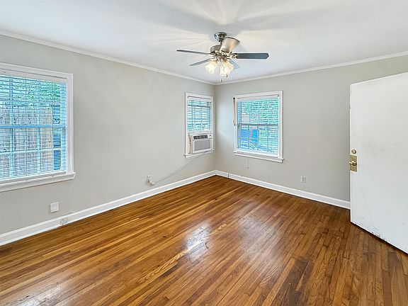 5th image of 378 N Willett St