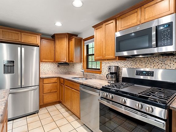 4th image of 195 Falmouth Rd #10