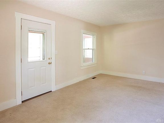5th image of 109 E Davis St