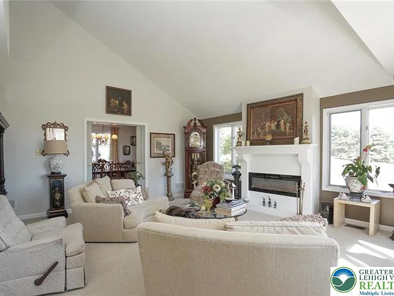 1319 Shady Ln — Photo 10