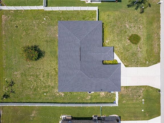 4th image of 610 SE 21st LN