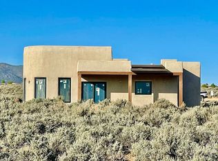 35 Irish Rd, Ranchos De Taos, NM 87557