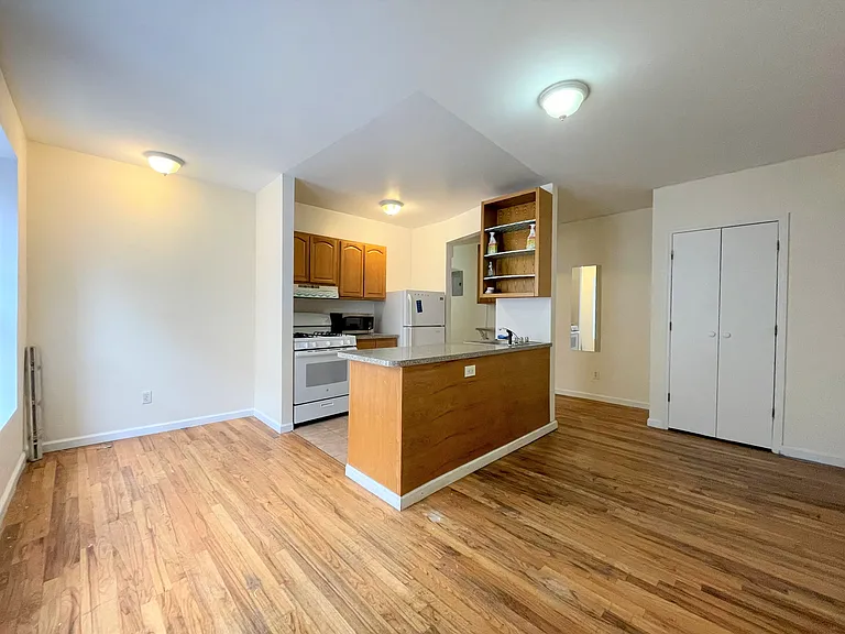 820 W 180th St #4 — Photo 2
