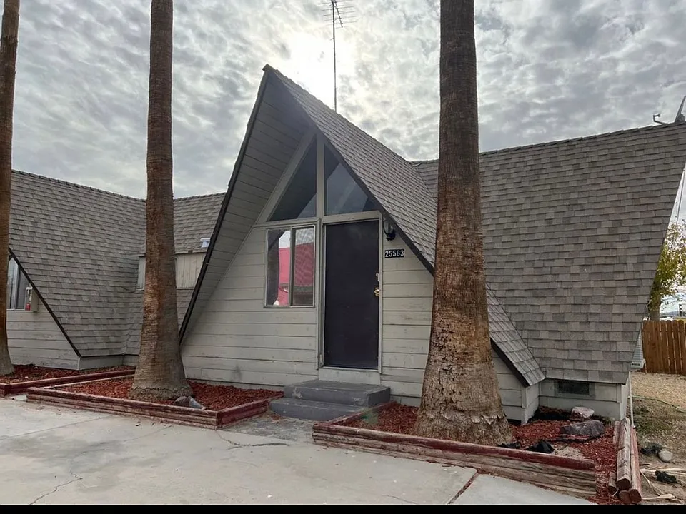 25563 W Main St