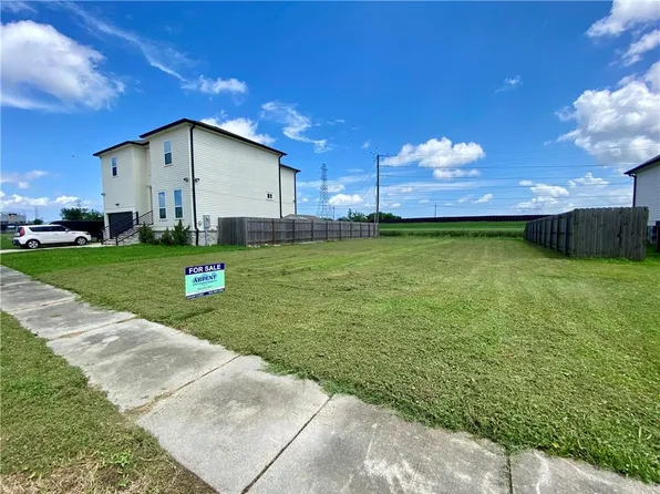 8309 Hermitage Dr, Chalmette, LA 70043