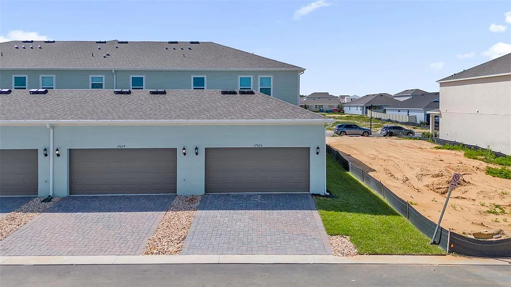 3 bed, 2.5 bath, 1644 sqft, $2,850 — Photo 4