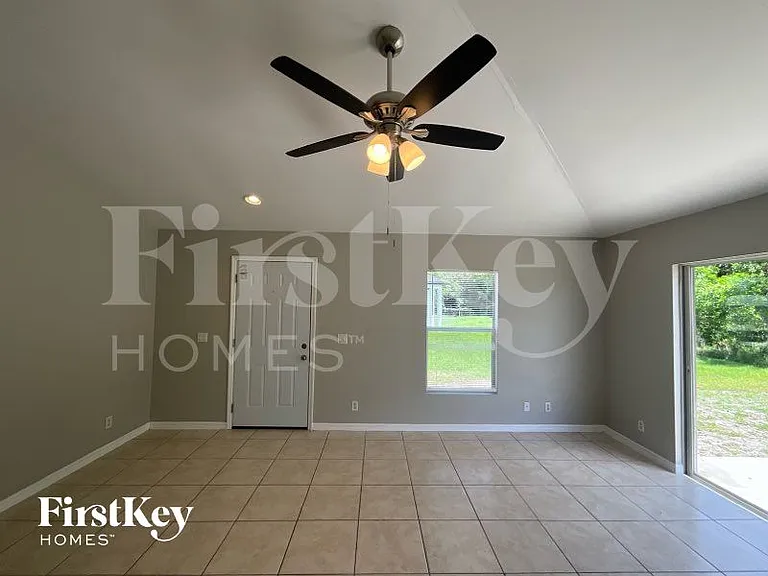 1113 Harry Ave S — Photo 3