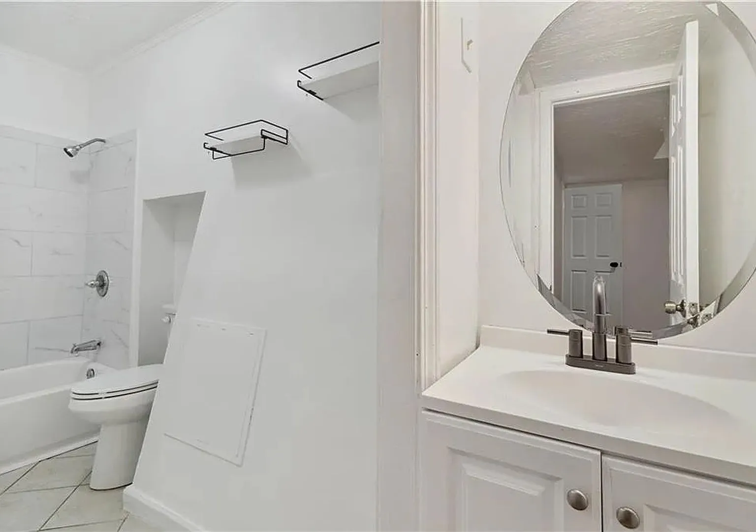 Room in 2 Bedroom Home at Wedgewood Dr — Photo 4