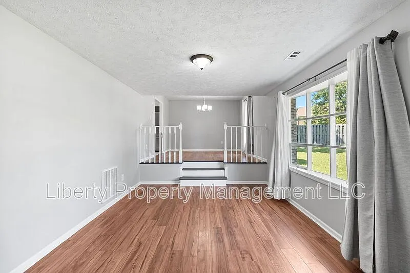 3 bed, 2.5 bath, 1780 sqft, $1,750 — Photo 3