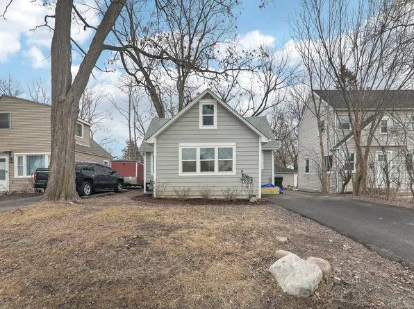 403 Fairlawn Dr, Round Lake Park, IL 60073