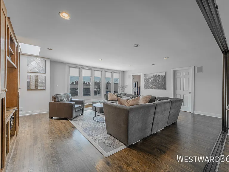 2033 W Superior St #4W — Photo 24