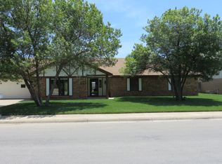 2105 Texas St, Perryton, TX 79070