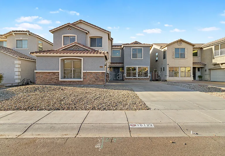 10122 W Albeniz Pl — Photo 1