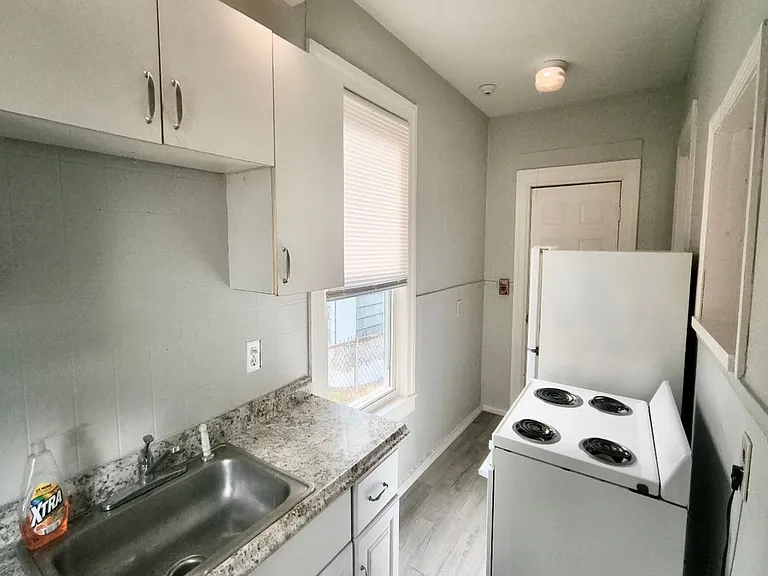 79 Hamlet Avenue — Photo 3