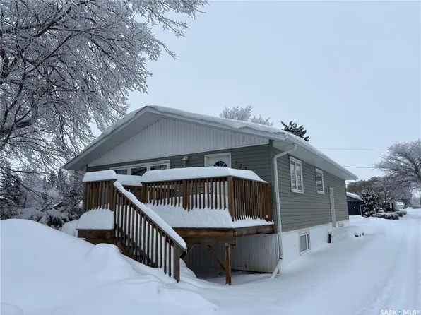 222 1st STREET NE, Wadena, SK S0A 4J0