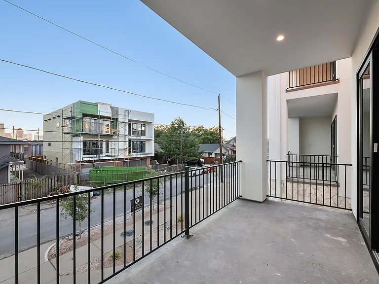 1506 Holly Ave — Photo 10