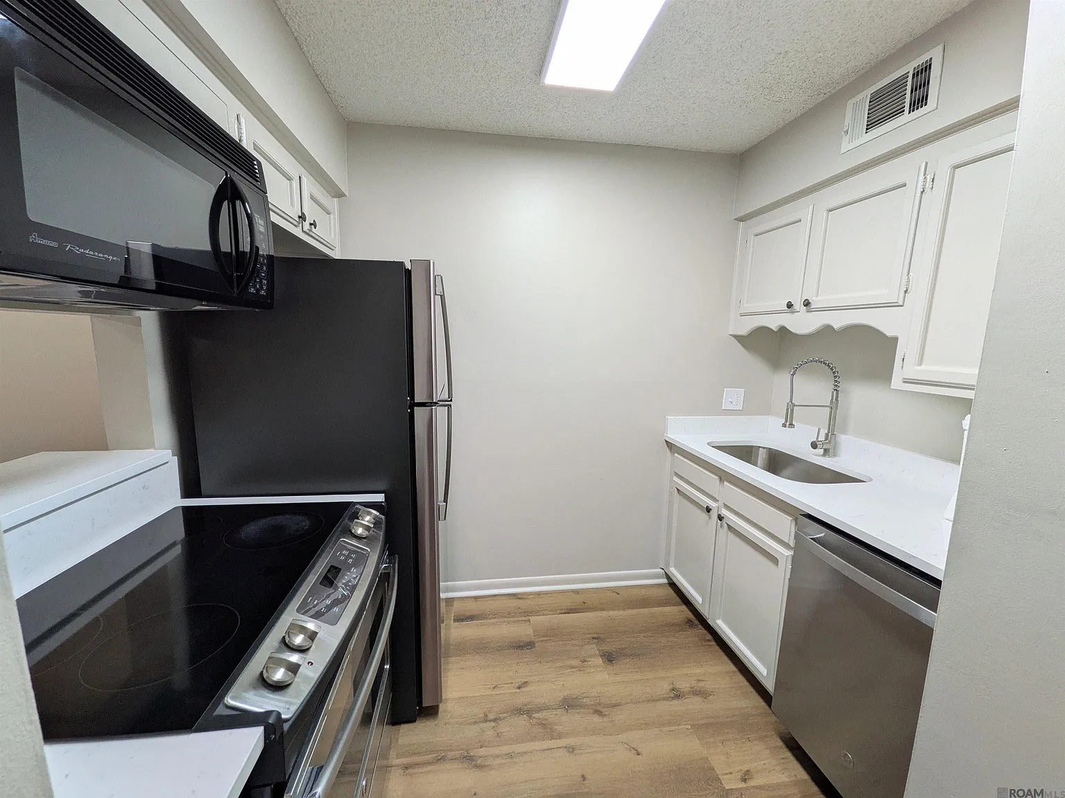 1 bed, 702 sqft, $1,145 — Photo 2