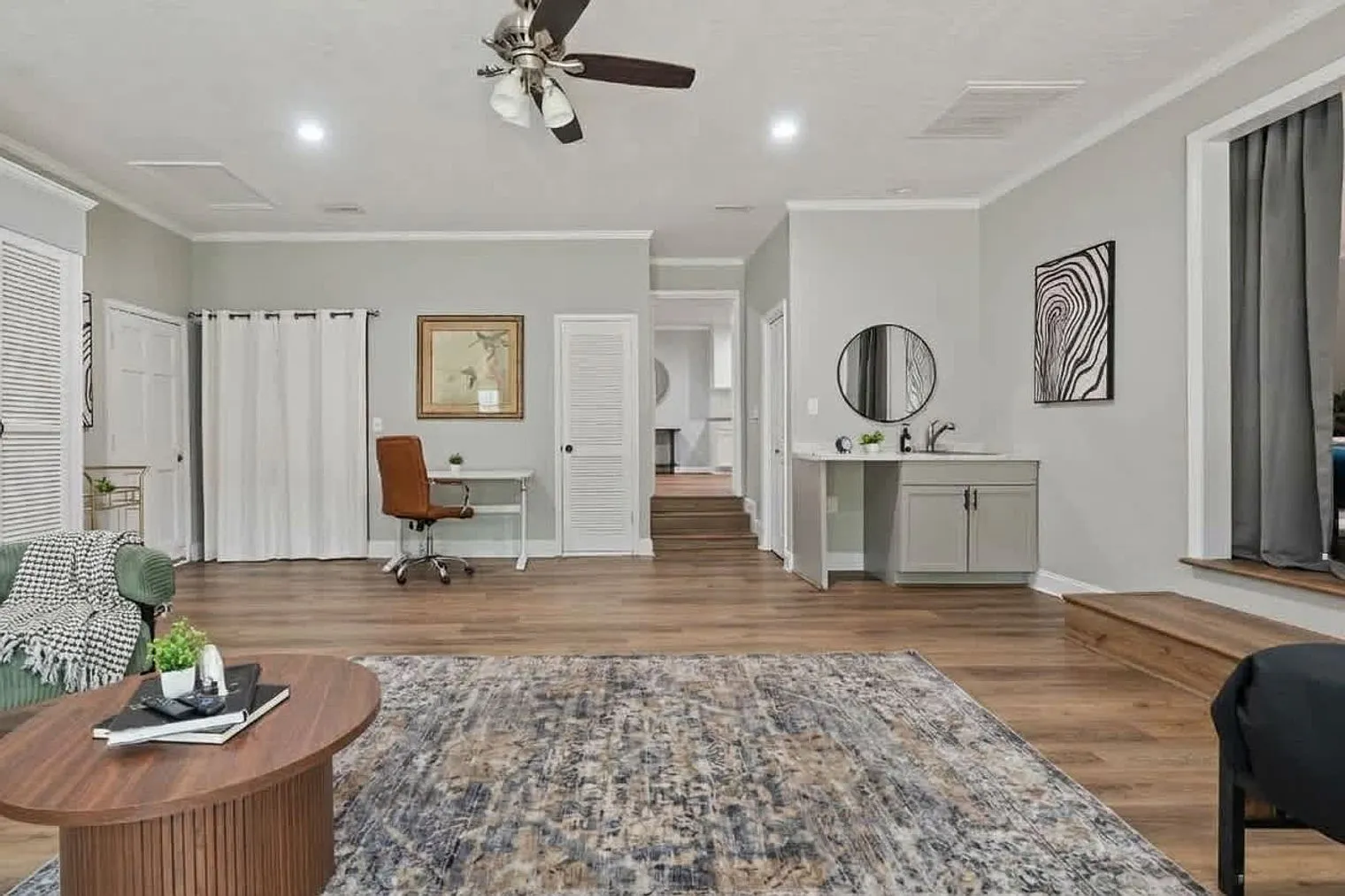 5 bed, 2.0 bath, 2292 sqft, $4,027 — Photo 3