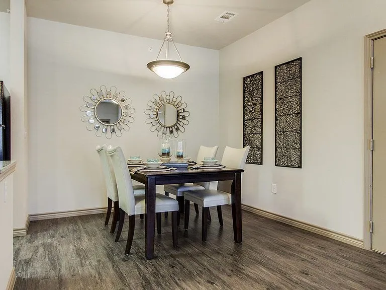 The Lakeshore Apartment Homes — Photo 2