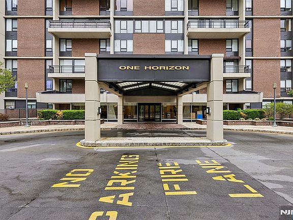 3rd image of 1 Horizon Rd APT 1404