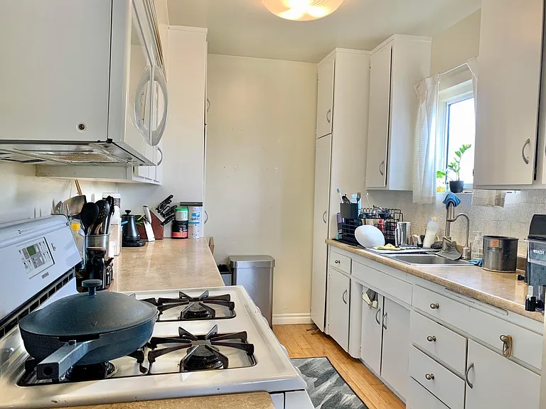 2423 Ralston Ln — Photo 9