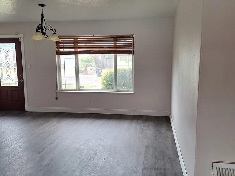 1401 W Monte Vista Ave — Photo 2