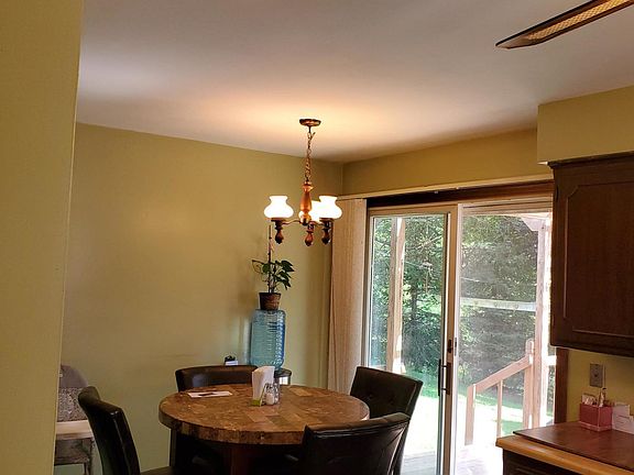 4th image of 547 E Green Bay Ave