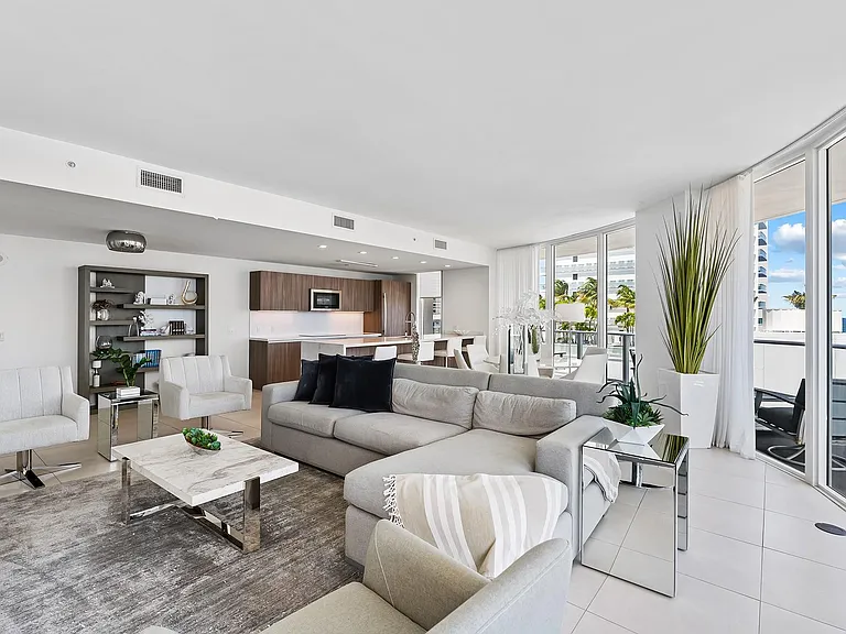 401 N Birch Rd #700 — Photo 3