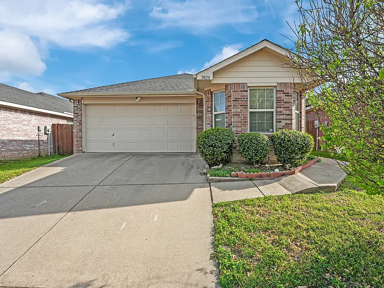 3028 Casa Bella Dr — Photo 2