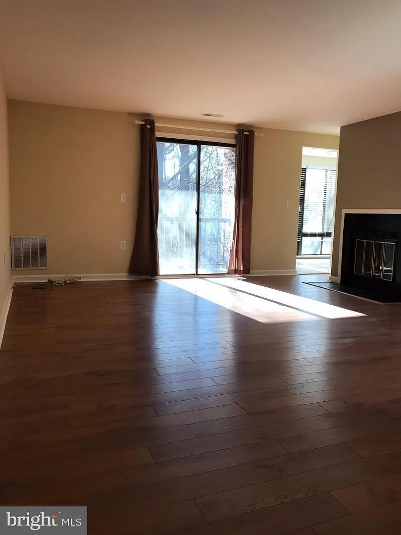 2 bed, 2.0 bath, 1100 sqft, $1,900 — Photo 4