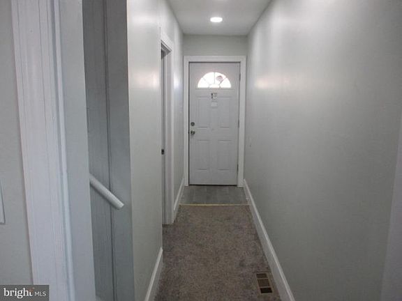 4th image of 560 York St